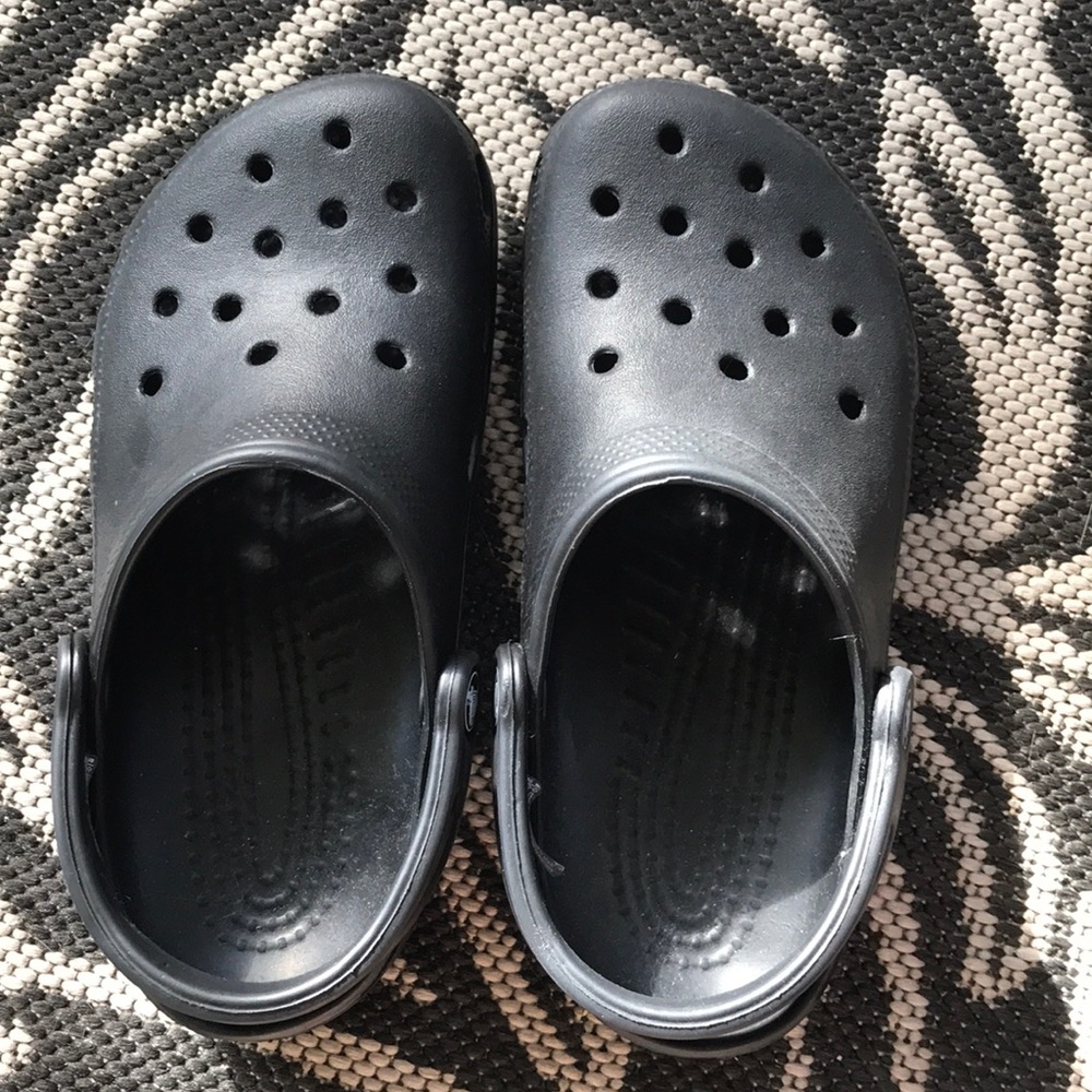 Black crocs women’s 6